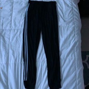 BOACK AND WHITE STRIPED SHOSHONE SWEATPANTS